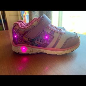 Size 6.5 toddler light up sneakers paw patrol